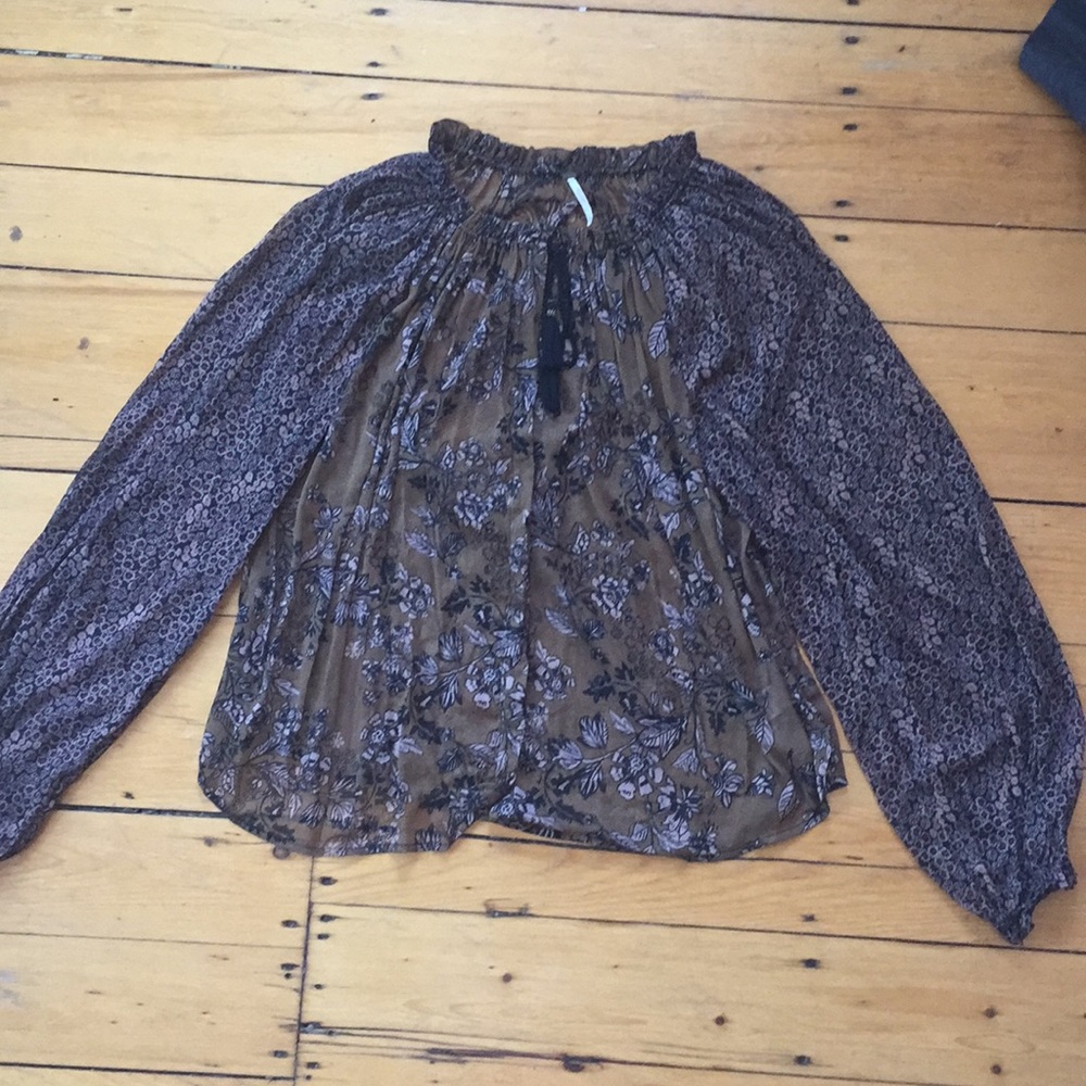 Buttoned down patterned blouse! - Picture 1 of 1